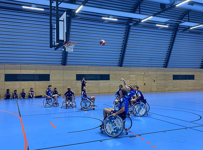Perspektivwechsel: Rollstuhlbasketball empfängt HSV-Nachwuchs