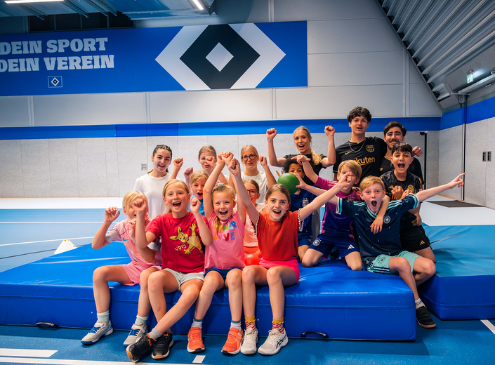Schüler:innen lernen für Übungsleiter-C-Lizenz im HSV-Zentrum