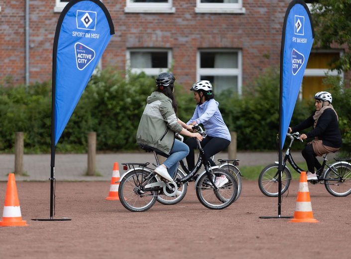 38 Frauen lernen beim HSV das Fahrradfahren