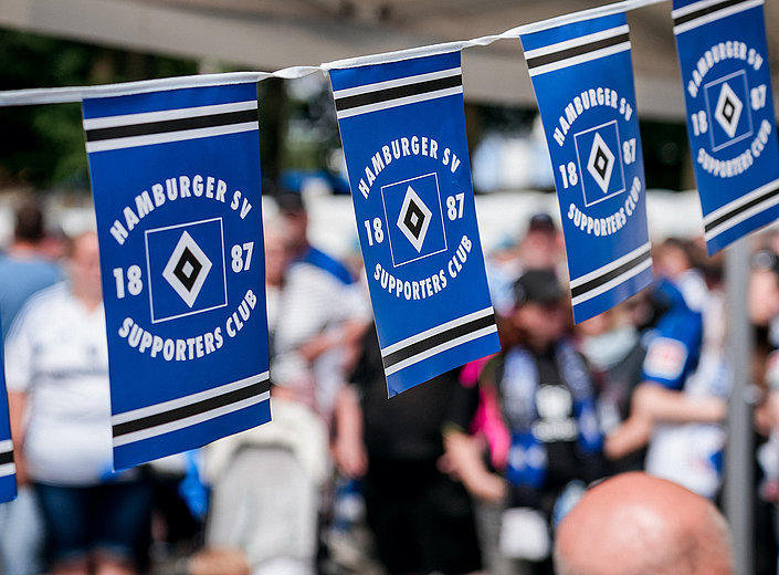 Glückliche Gewinner und spannende Talks: Saisoneröffnung am Volksparkstadion