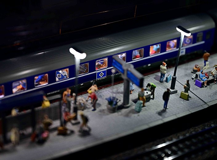 SC-Sonderzug fährt durch das Miniatur Wunderland